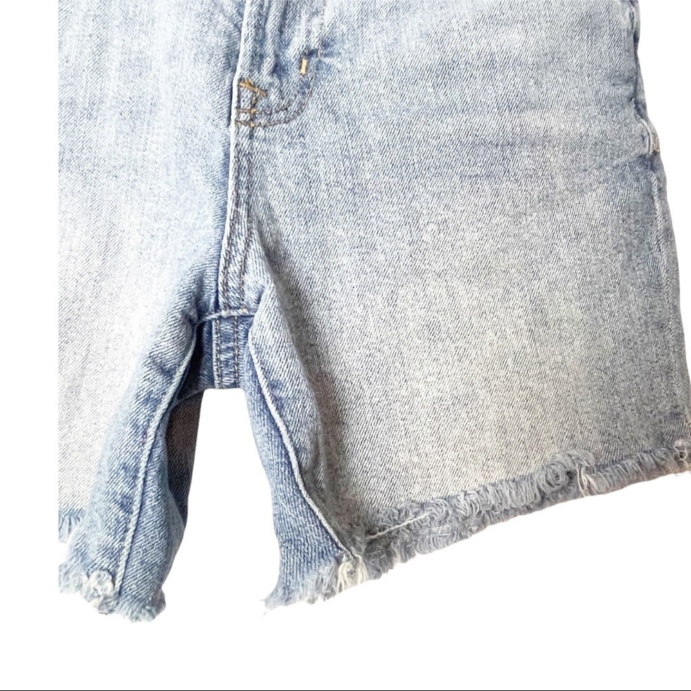 GAP Women's Jean Shorts Size 27  Cutoff Frayed Light Indigo Blue. - Picture 3 of 7